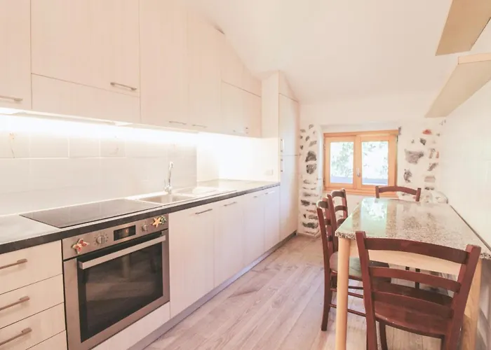 شقة Mansarda Castello ميناجيو